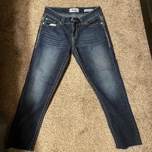 Women’s day trip ankle skinny jeans size 28. Smoke free home. Great condition